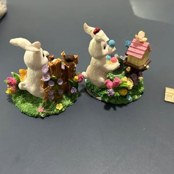 2- resin Easter bunny figurines - Picture 3 of 5